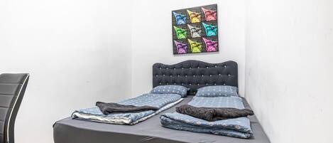 5 bedrooms, WiFi, bed sheets