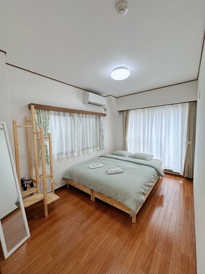 2 bedrooms, free WiFi, bed sheets - 5-minute walk from the nearest station, Shin-Okachimachi, close to Ueno, Asakusa, Akihabara, and convenient transportation! 45 sq.m., quiet area for a relaxing stay! (台東区)
