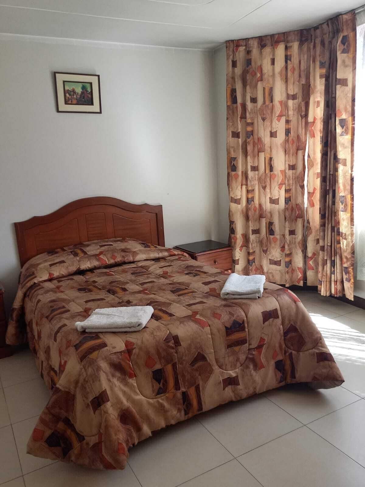 Habitación doble, vista a la ciudad | Escritorio, espacio para trabajar con laptop y insonorización 