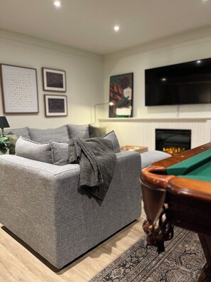 Smart TV, fireplace, computer monitors