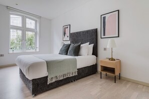 1 bedroom, iron/ironing board, WiFi, bed sheets - Ideal Farringdon 1BR, near Tube Station & Cathedral, by Blueground (London)