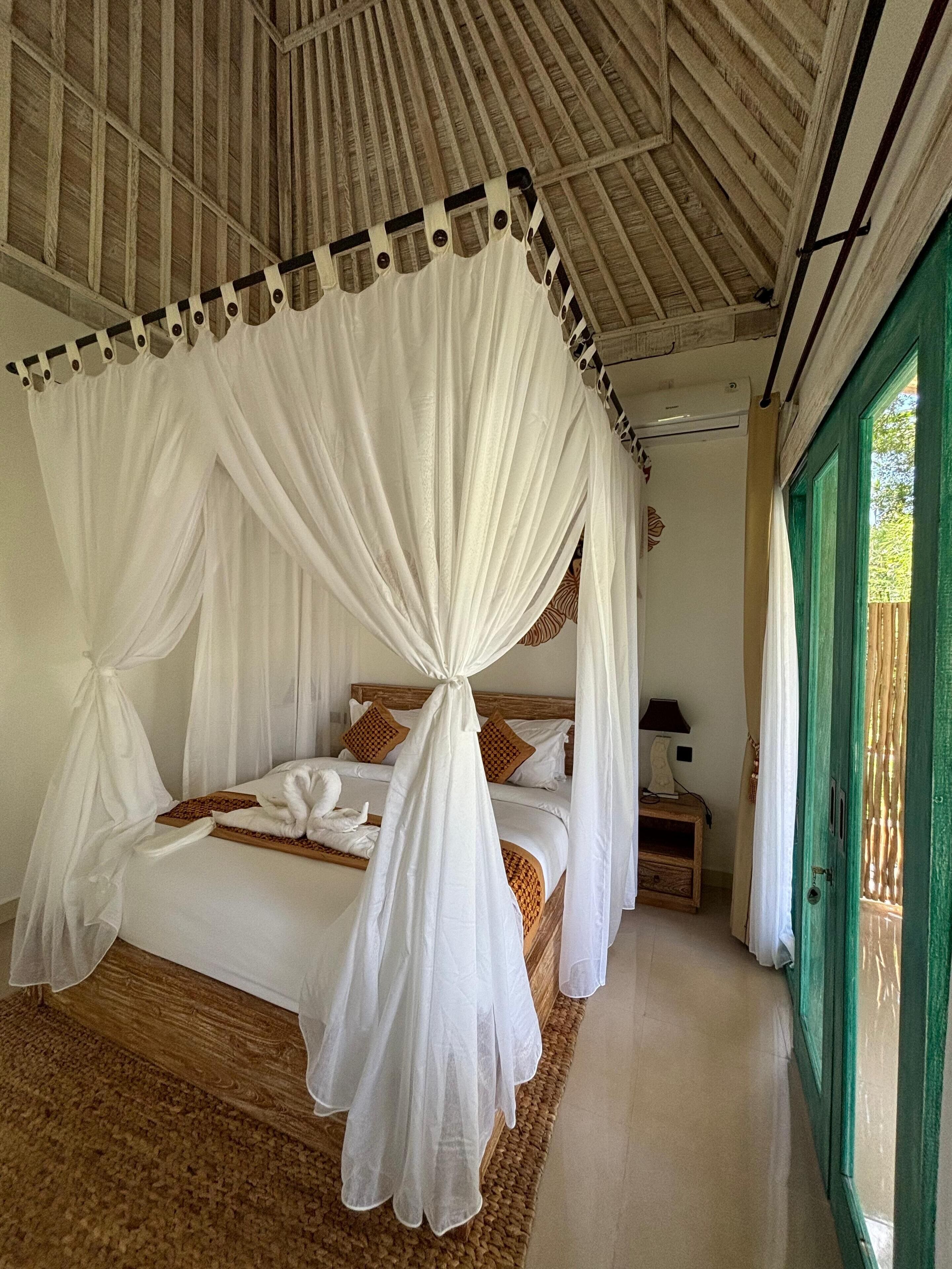 1 bedroom, bed sheets