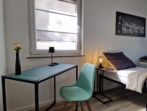 2 soverom, skrivebord, wi-fi (inkludert) og sengetøy