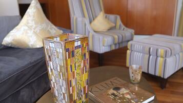 TV, DVD player, ping pong, stereo