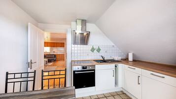 KĂŒhlschrank, Mikrowelle, Ofen, Herdplatte