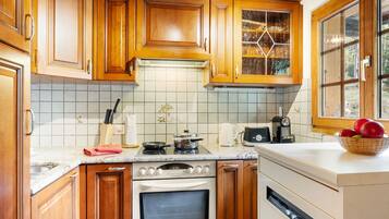 Réfrigérateur, four, lave-vaisselle, grille-pain