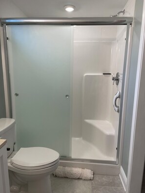 Amenidades de baño ecológicas, secadora de cabello, toallas, jabón