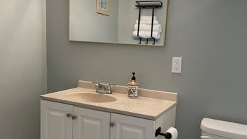 Miljövänliga toalettartiklar, hårtork, handdukar och tvål