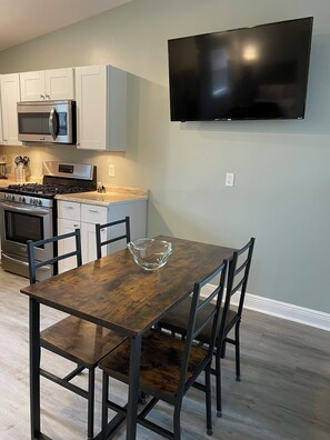 Fridge, microwave, stovetop, dishwasher