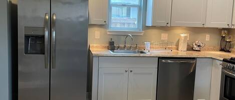 Fridge, microwave, stovetop, dishwasher