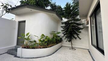 Pintu masuk properti