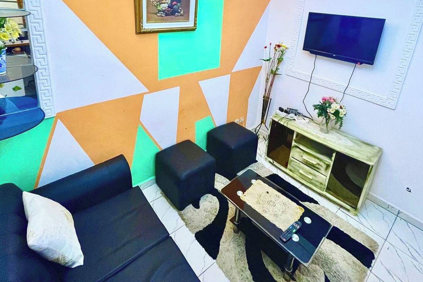 1 Bed Studio Sleeps 2 - Canal View, Parking, Wifi - Douala