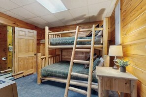 3 bedrooms, iron/ironing board, Internet, bed sheets