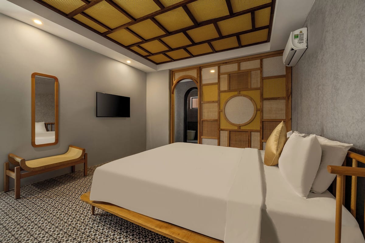 Quarto família, sacada, vista para a piscina | 1 quarto, escrivaninha, cortinas blackout, quartos à prova de som