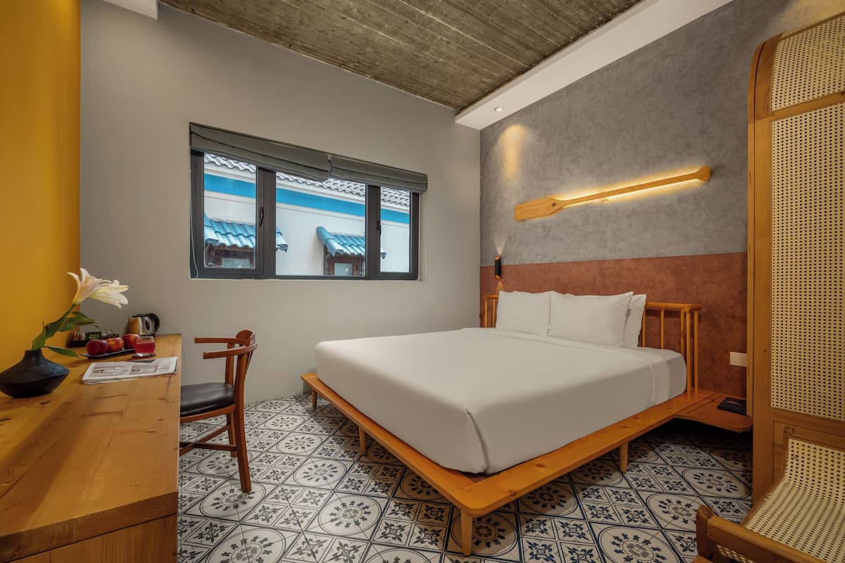 Quarto casal superior | 1 quarto, escrivaninha, cortinas blackout, quartos à prova de som