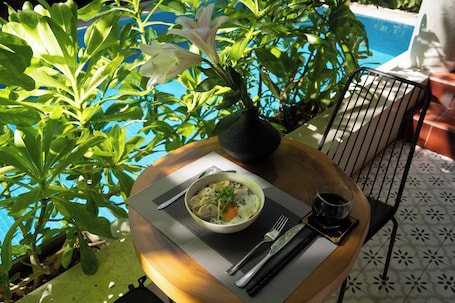 Desayuno con opciones de la cocina local diario (VND 120000 por persona). La Alba Villa