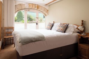 3 habitaciones, tabla de planchar con plancha, wifi y ropa de cama