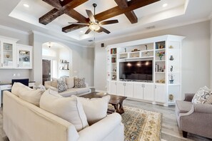 TV, DVD-spiller og bøker