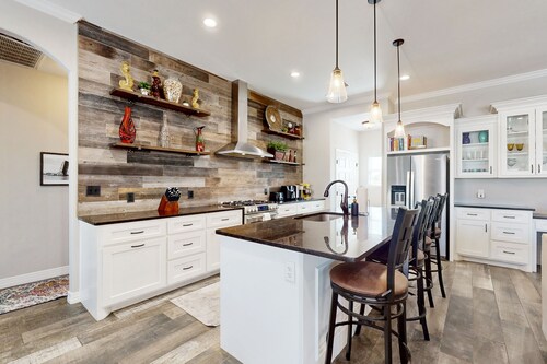 3-bedroom modern home with private pool and dog friendly