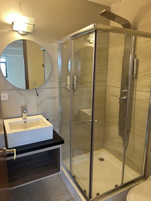 Handtücher, Seife, Shampoo, Toilettenpapier