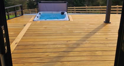 Romantic lakeside Cabin. 1 Hour ex Auckland CBD