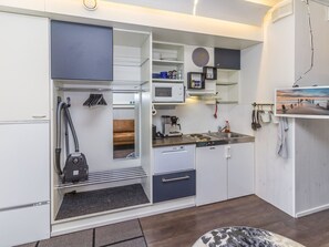 Jääkaappi, mikroaaltouuni, astianpesukone