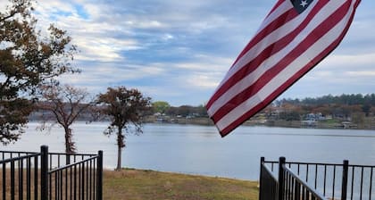 Lakefront 3-bedroom house on Amon Carter Lake in Bowie