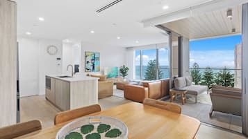 Apartment, 2 Schlafzimmer, Meerblick | Wohnbereich | Flachbildfernseher