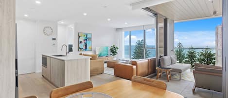 Appartement, 2 slaapkamers, uitzicht op zee | Woonruimte | Flatscreentelevisie