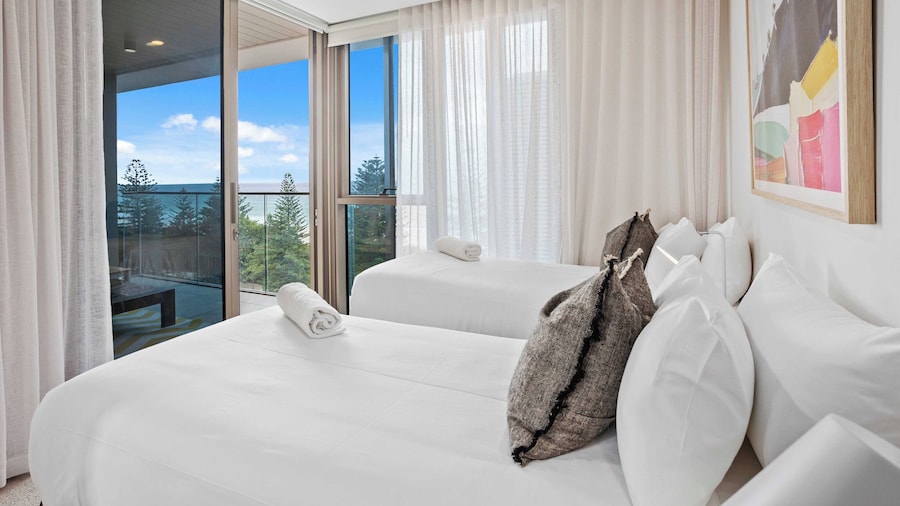 Luxury Ocean View Burleigh Apartment
