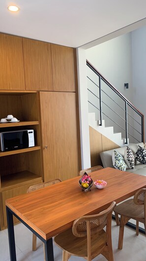 Basic House | Living area | Flat-screen TV - Blackwood Villa (Tabanan)