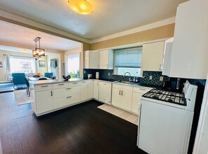 Fridge, microwave, oven, stovetop - 3-Bedroom, Prime Location, Private Backyard! (San Diego)