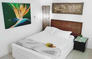 3 bedrooms, iron/ironing board, WiFi, bed sheets