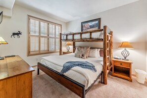2 bedrooms, iron/ironing board, travel cot, WiFi