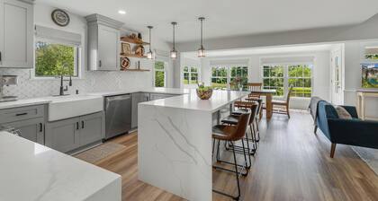 Historic Farmhouse with Pool & Hot Tub in Wine Country, Near Washington, DC