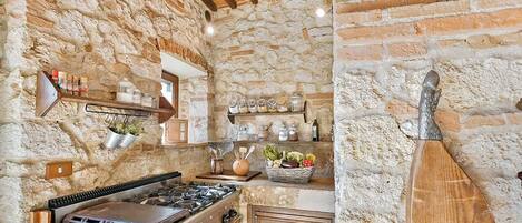 Frigorifero, microonde, forno, lavastoviglie