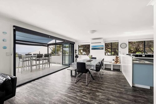 Surfers Paradise Oceanview Garden Beach House
