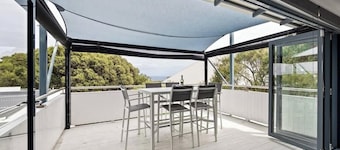 Surfers Paradise—Oceanview Garden Beach House