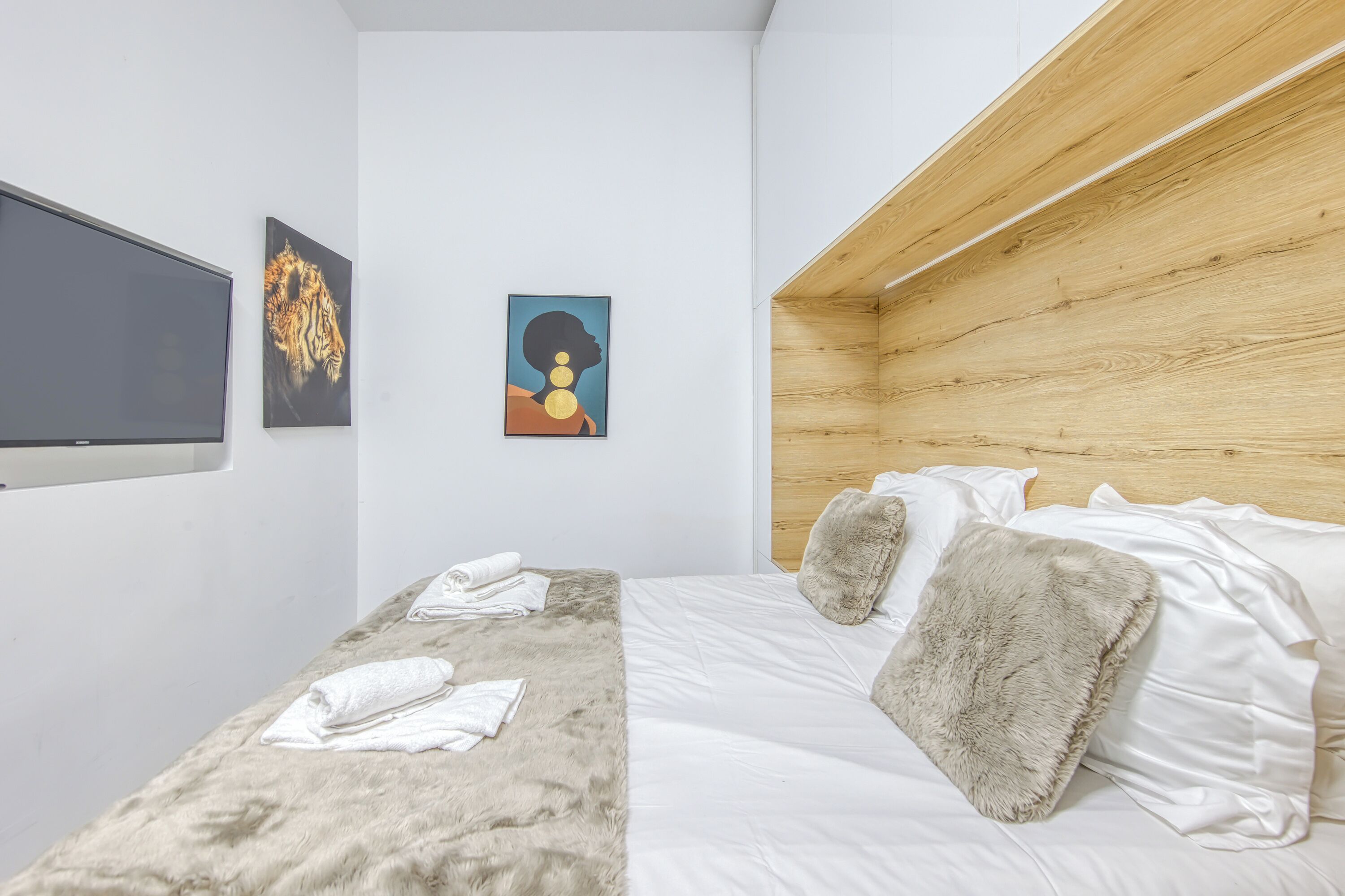 1 habitación, tabla de planchar con plancha, wifi gratis y ropa de cama 