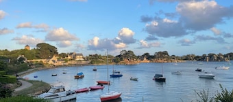 Holiday Home 'Bréhat - Villa San Denn' with Sea View, Private Garden and Wi-Fi