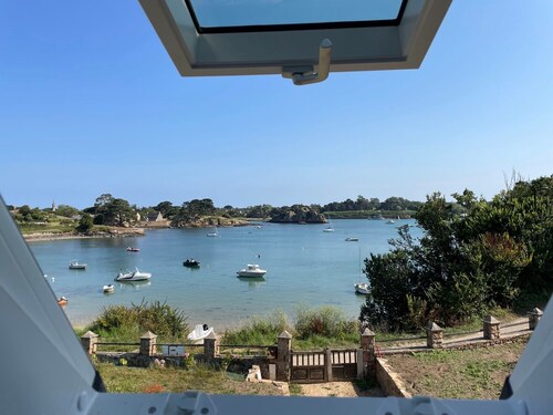 Holiday Home 'Bréhat - Villa San Denn' with Sea View, Private Garden and Wi-Fi