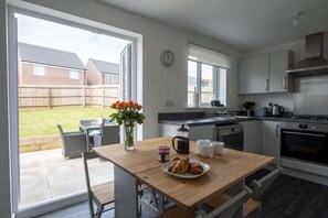 Unclassified image, 4 of 24, button