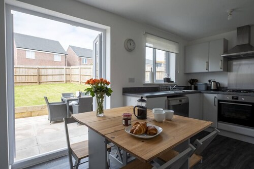 Cosy 3 Bed Near Beaches, Cardiff and Brecon Beacons