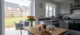 Cosy 3 Bed Near Beaches, Cardiff and Brecon Beacons