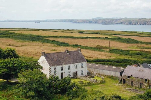 Charming Coastal Farmhouse with Sea Views & Garden
