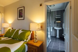 Bügeleisen/Bügelbrett, Reisekinderbett, WLAN, Bettwäsche