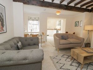 Unclassified image, 4 of 31, button