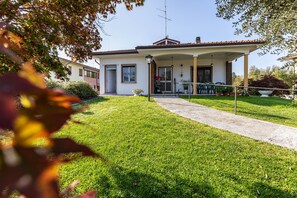 Exterior - Holiday Home 'Villa Del Sole' with Private Garden, Wi-Fi and Air Conditioning (Pozzolo sul Mincio)