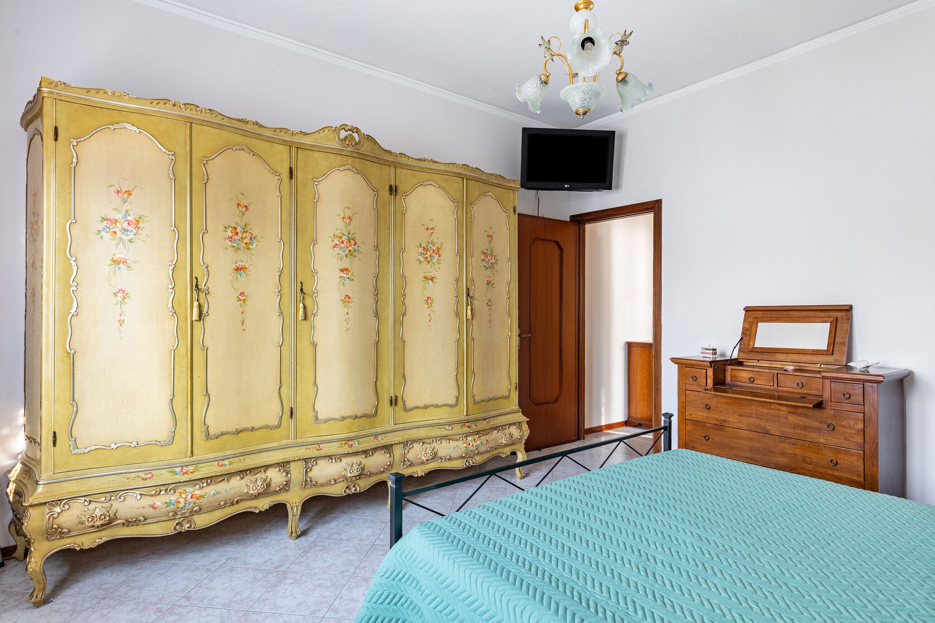 1 quarto, Wi-Fi de cortesia, roupa de cama