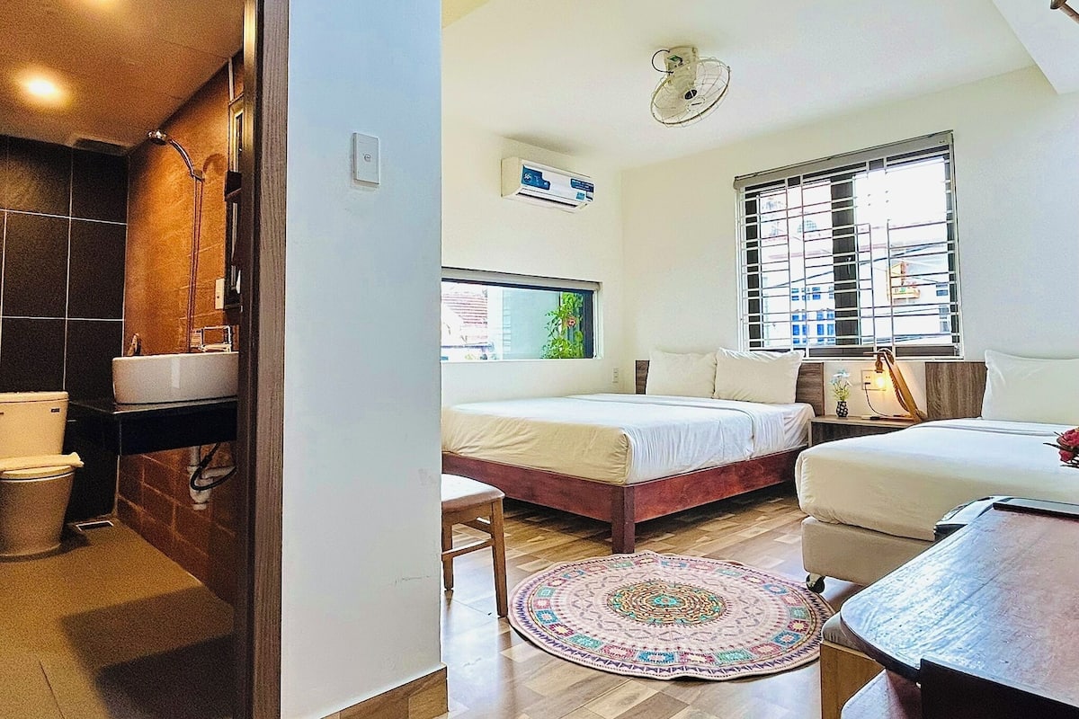 Family Room, Balcony, City View | Living area | 25-inch Smart TV with digital channels, toys, books